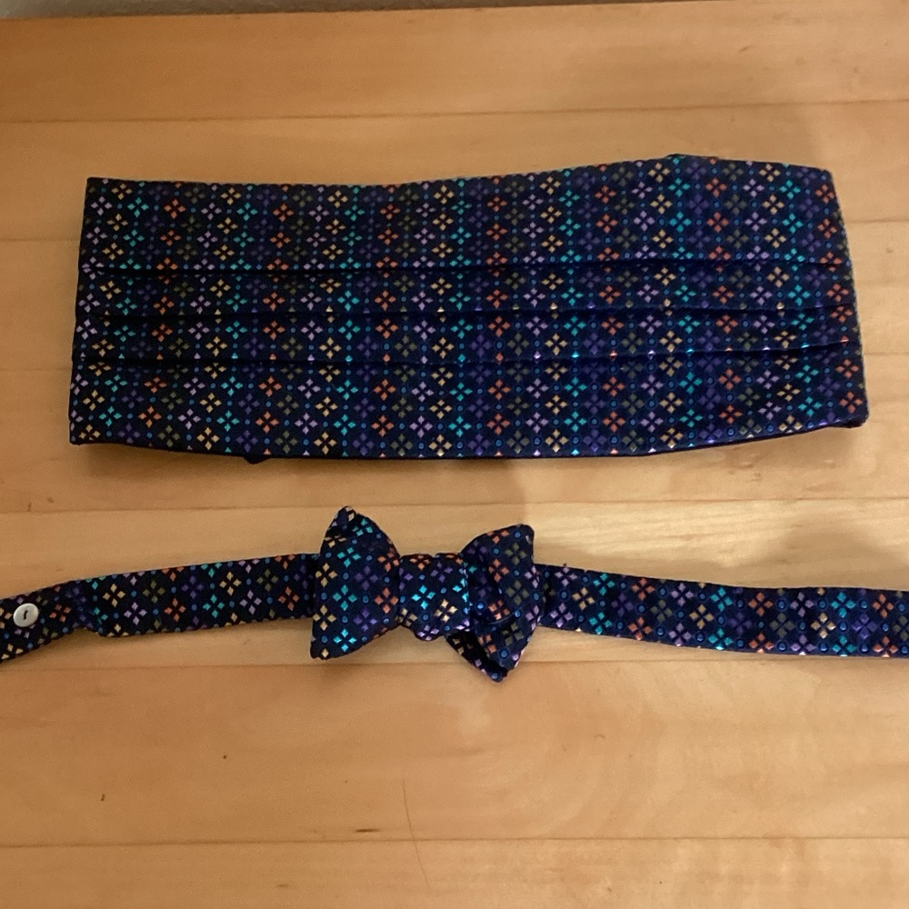 Neiman Marcus Black Patterned Men’s Bow Tie and Cummerbund